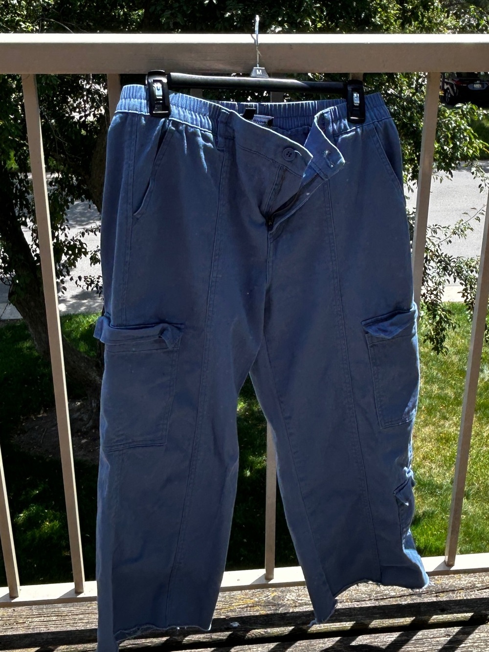 Low rise cropped cargo pants